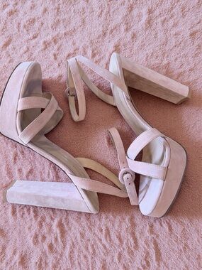 Gianvito Rossi Pink Platform Sandal in Dahlia Ballet Pink Suede